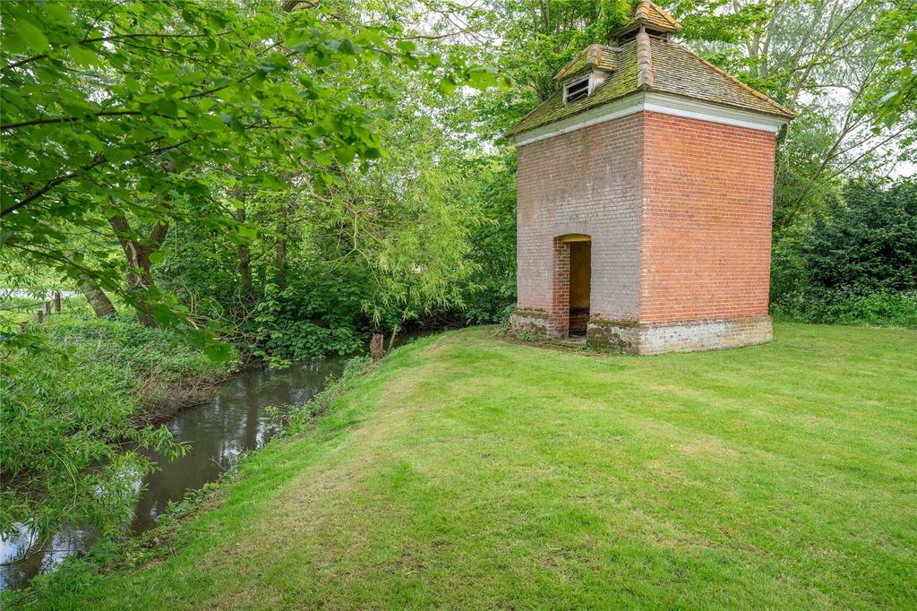 Outbuilding/Gardens