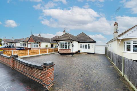 2 bedroom bungalow for sale, The Fairway, Leigh-on-sea, SS9