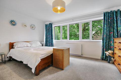 48 Fairfield Road, East Grinstead, RH19 4HB