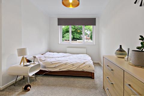 48 Fairfield Road, East Grinstead, RH19 4HB