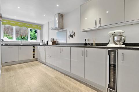 48 Fairfield Road, East Grinstead, RH19 4HB