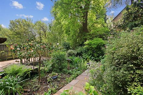 48 Fairfield Road, East Grinstead, RH19 4HB