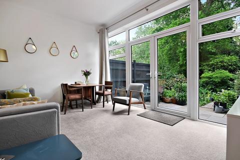 48 Fairfield Road, East Grinstead, RH19 4HB