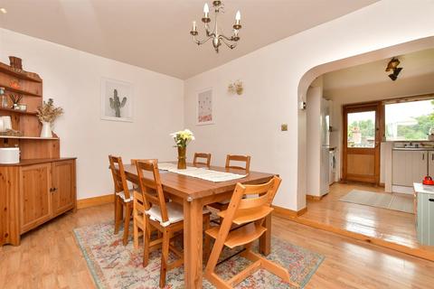 111 Commonwealth Road, Caterham, CR3 6LW
