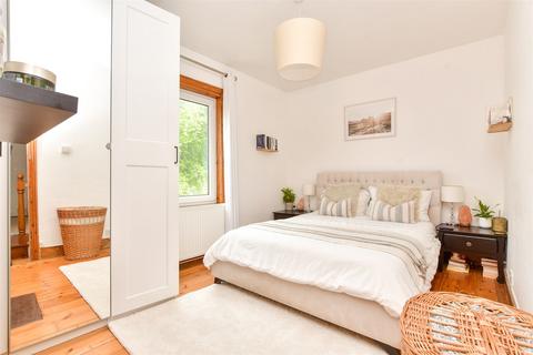 111 Commonwealth Road, Caterham, CR3 6LW