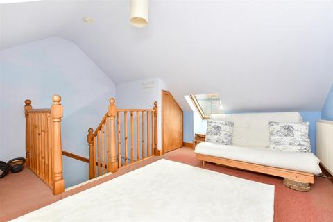 111 Commonwealth Road, Caterham, CR3 6LW