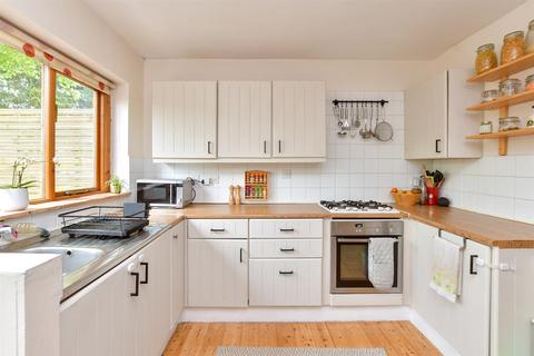 111 Commonwealth Road, Caterham, CR3 6LW