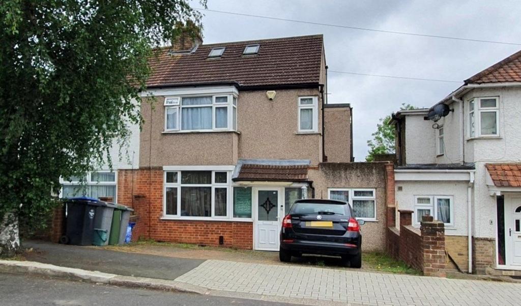 4/5 Bedroom Semi Detached House