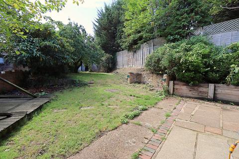 3 bedroom end of terrace house for sale, Barnes Close, Farnborough GU14