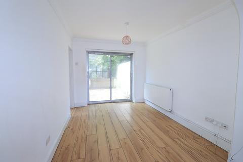 3 bedroom end of terrace house for sale, Barnes Close, Farnborough GU14