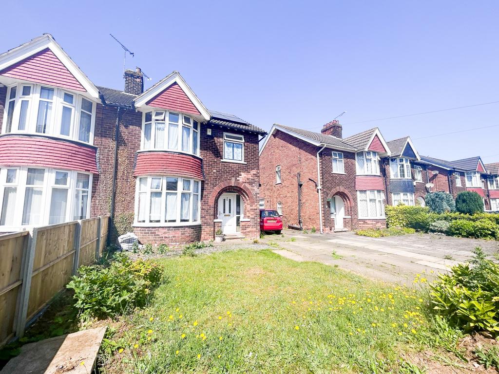 Charming Three Bedroom Semi Detached Home in Cent