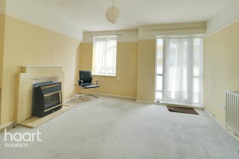 2 bedroom flat for sale, Kingswood Estate, London