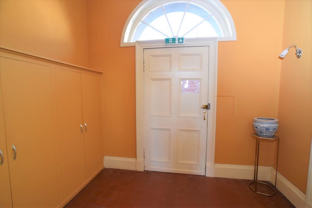 Flat 3, 47 Castle Street, Dumfries, DG1 1 DU - Grie