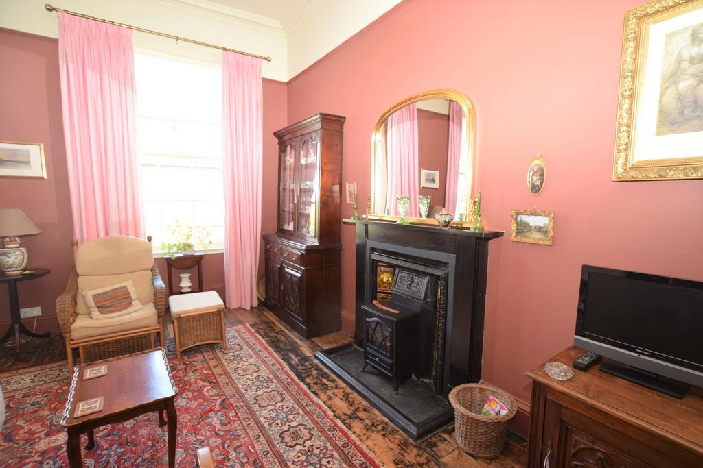 Flat 3, 47 Castle Street, Dumfries, DG1 1 DU - Grie