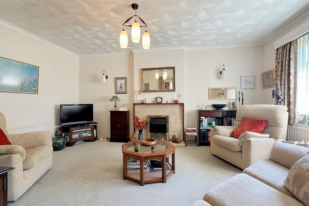 Chandlers Ford 2 bed detached bungalow for sale £625,000