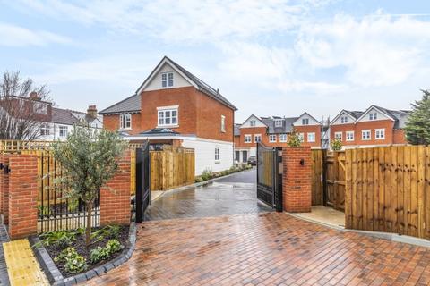 4 bedroom house to rent, Bowling Green Mews Raynes Park SW20
