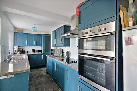 40 Forest View Road, East Grinstead, RH19 4AR