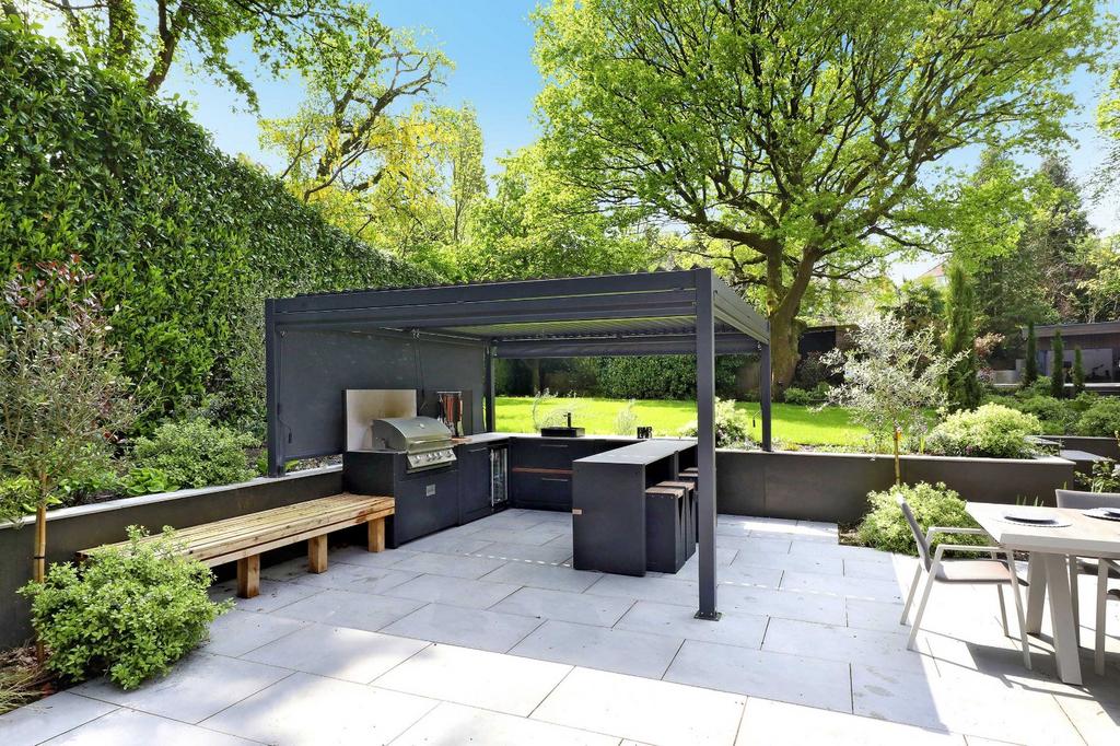 Outdoor Kitchen