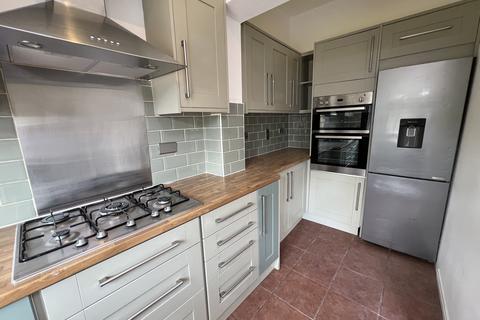 3 bedroom terraced house to rent, Meads Lane, Ilford IG3