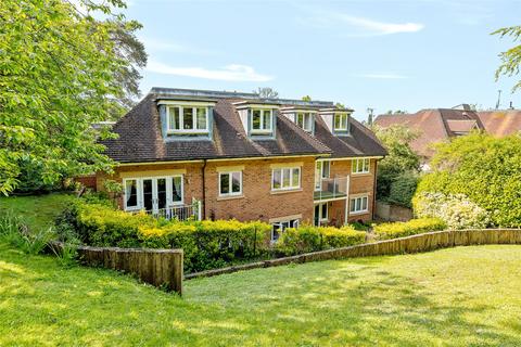 2 bedroom flat for sale, Park Lane East, Reigate, RH2