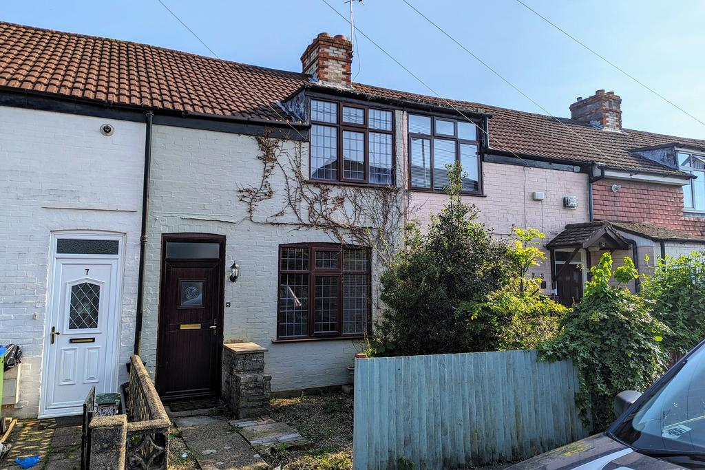 CRESCENT ROAD, FAREHAM 2 bed house for sale £265,000