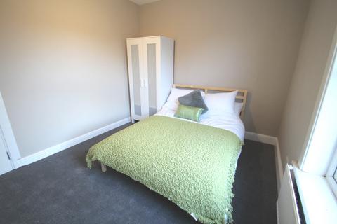 4 bedroom terraced house to rent, Burley Lodge Road, Hyde Park, Leeds, LS6