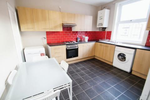 4 bedroom terraced house to rent, Burley Lodge Road, Hyde Park, Leeds, LS6