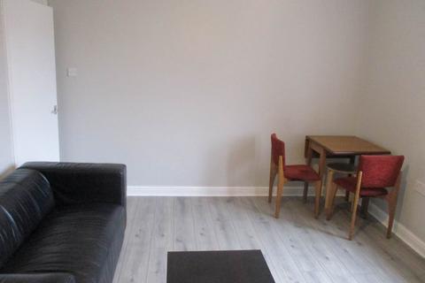 2 bedroom flat to rent, 14D Westport, Dundee,