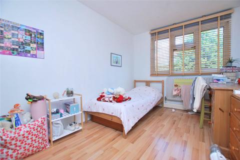 3 bedroom apartment to rent, Park Barn Drive, Guildford, Surrey, GU2