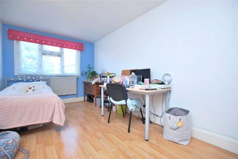 3 bedroom apartment to rent, Park Barn Drive, Guildford, Surrey, GU2