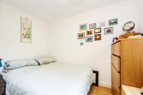 2 bedroom flat for sale, BALHAM HIGH ROAD, LONDON SW17