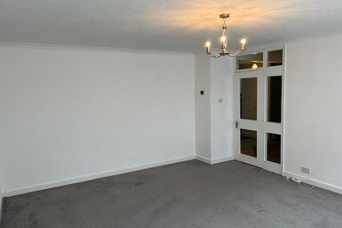 2 bedroom flat to rent, Chase Road, Oakwood N14