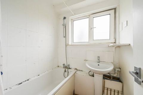 Flat 17, Skeggs House Glengall Grove, London, E14 3NB