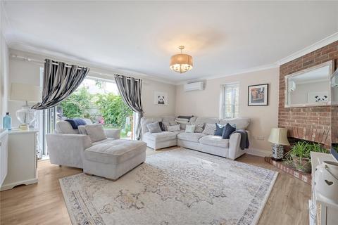 4 bedroom semi-detached house to rent, Clunford Place, Springfield, Chelmsford, Essex, CM1