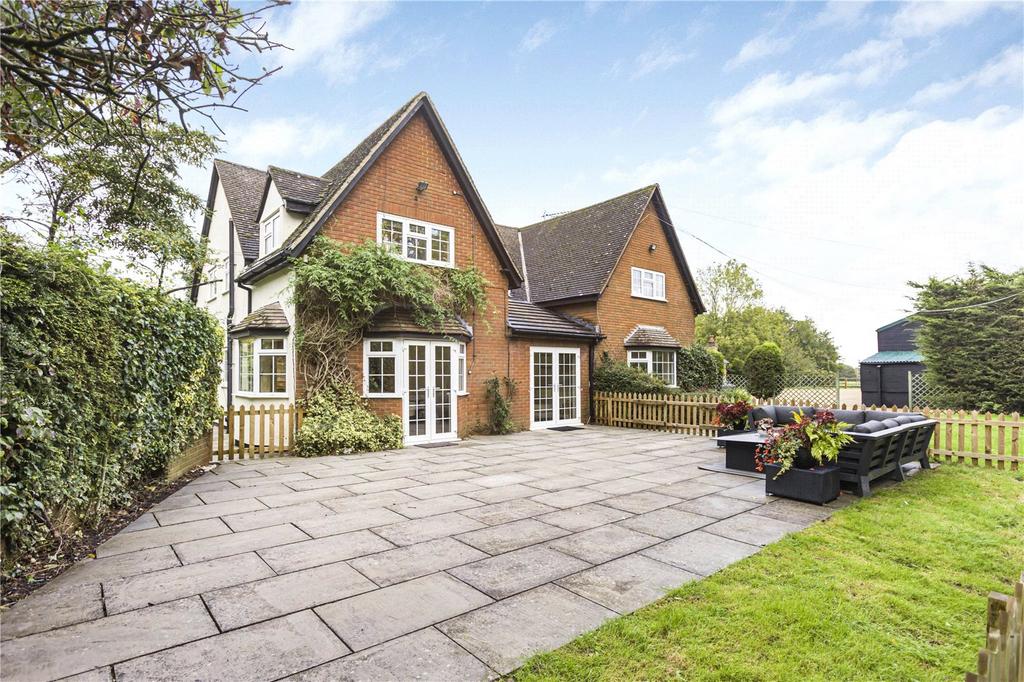 Epping Green, Hertford... 4 bed detached house £3,500 pcm (£808 pw)