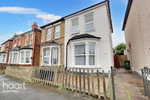 3 bedroom semi-detached house for sale, Drummond Road, Romford