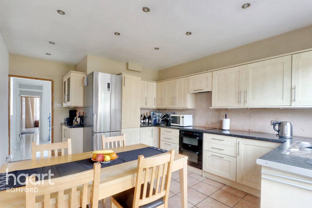 Drummond Road, Romford, RM7 7EJ 3 bed semidetached house for sale £