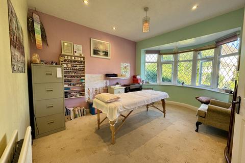 2 bedroom bungalow for sale, Nursery Close, Polegate, East Sussex, BN26
