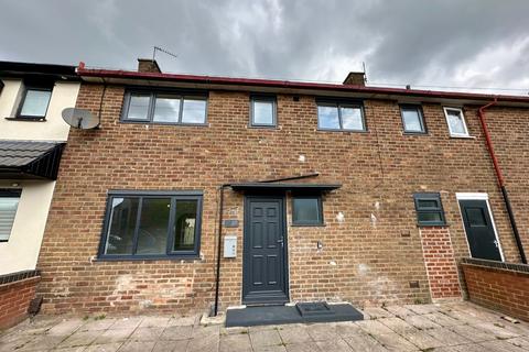 4 bedroom terraced house to rent, Quarryside Drive, Liverpool L33