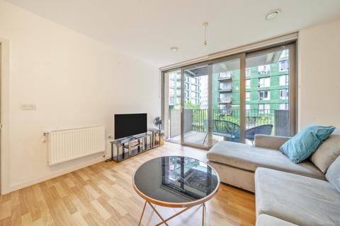 1 bedroom flat to rent, Ace Way London SW11