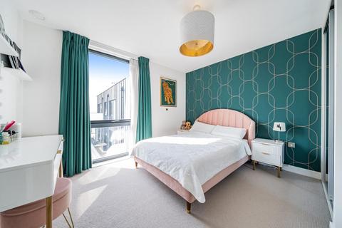 1 bedroom flat for sale, Chiswick High Road, Chiswick