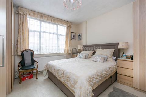 4 bedroom semi-detached house for sale, Princes Avenue, Palmers Green, N13