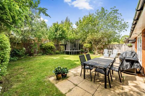 6 bedroom detached house for sale, Lambourne Close, Burnham, SL1