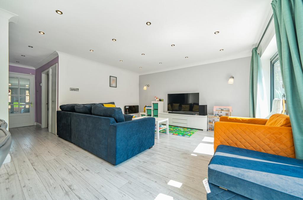 Chichester Road, Tilehurst, Reading 3 bed terraced house for sale £