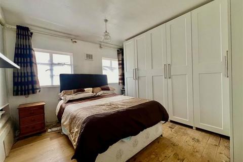 2 bedroom semi-detached house for sale, Oakmere Avenue, Potters Bar, Hertfordshire, EN6 5EF