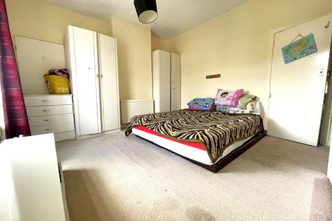 3 bedroom terraced house for sale, Lyndhurst Avenue, Bredbury