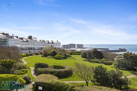 3 bedroom apartment for sale, Lewes Crescent, Brighton BN2