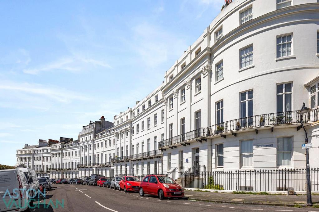 Lewes Crescent, Brighton BN2 4 bed apartment for sale £550,000