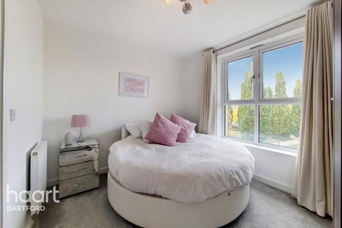 2 bedroom apartment for sale, Somerset Court, Northfleet