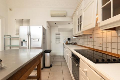 2 bedroom flat to rent, West Hill, London, SW15